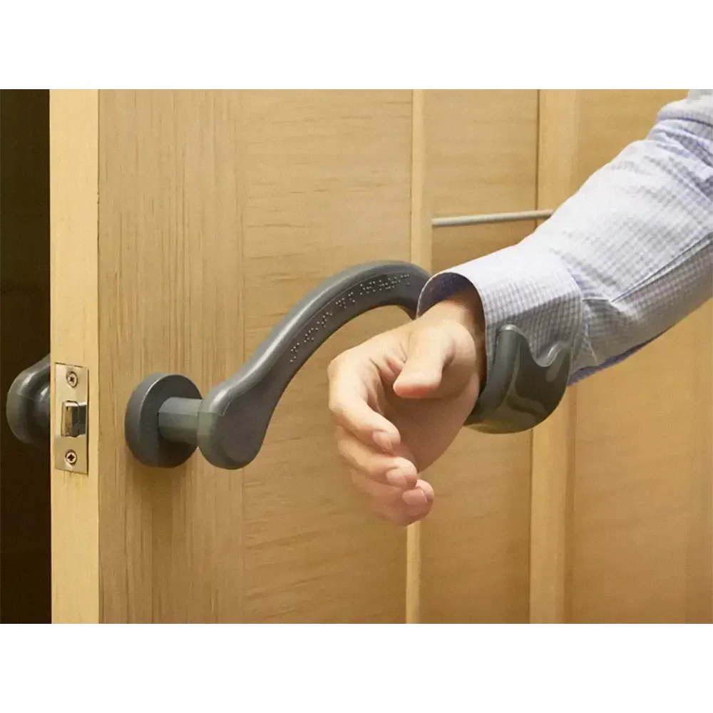 Ручка дверная специальная для инвалидов, серая, оснащена надписью, выполненной текстом Брайля: «Нажмите для открытия»